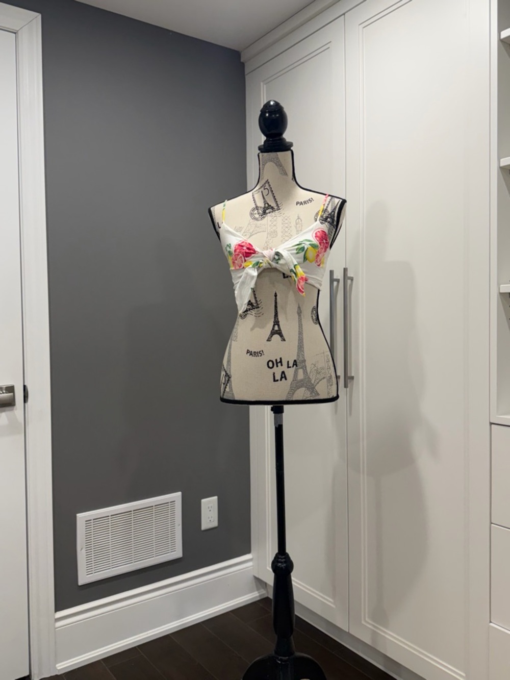Forever 21 White Floral Cropped/Bra Top with Tie Detail - Picture 3 of 15